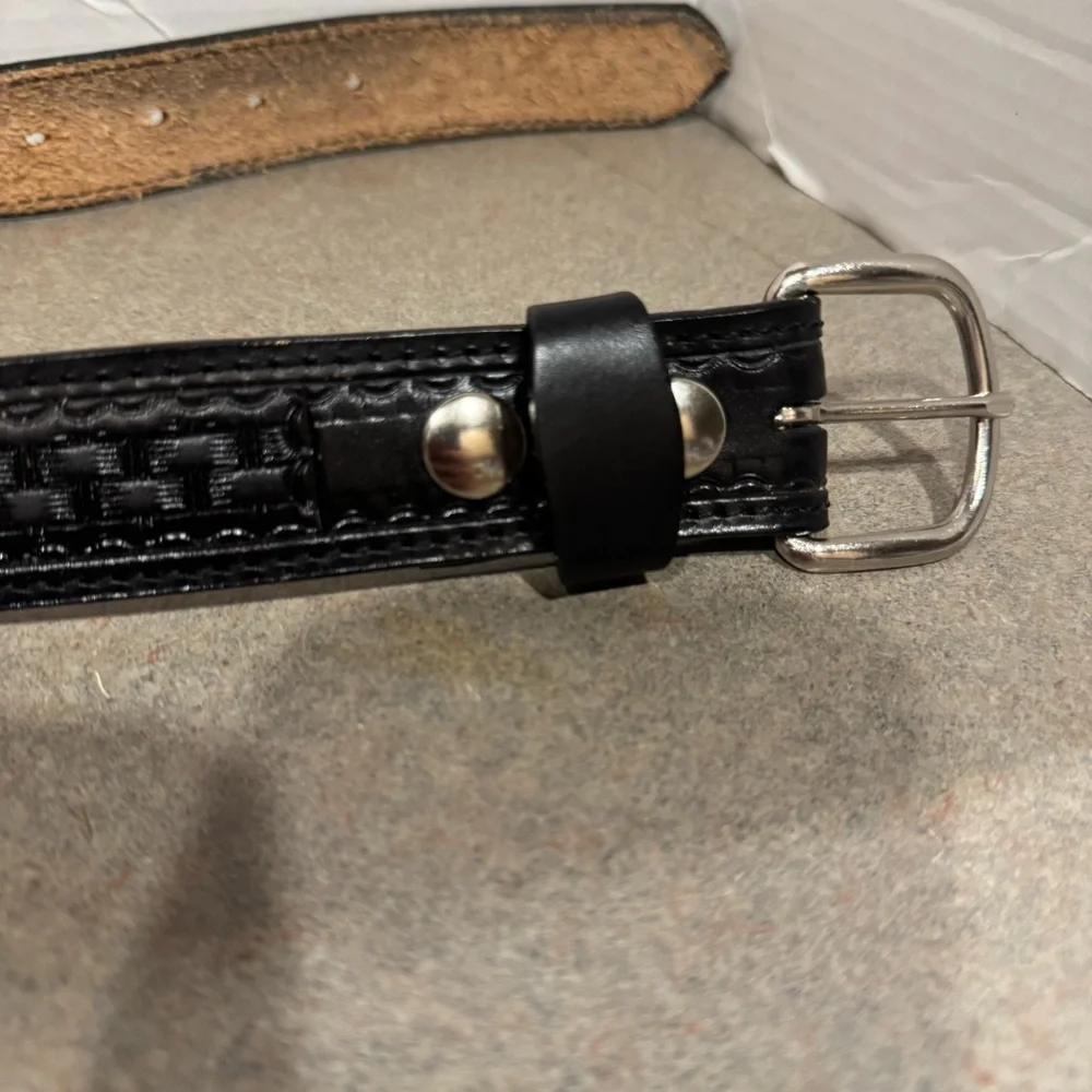 Men’s Black Leather Basket Weave Stud Belt 38 (see measurements)